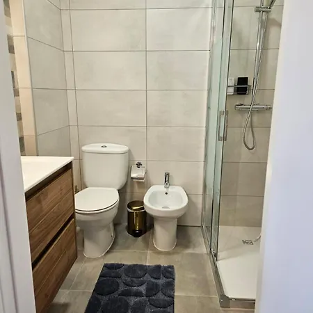 Moderno Na Com Varanda Grande Daire Quarteira